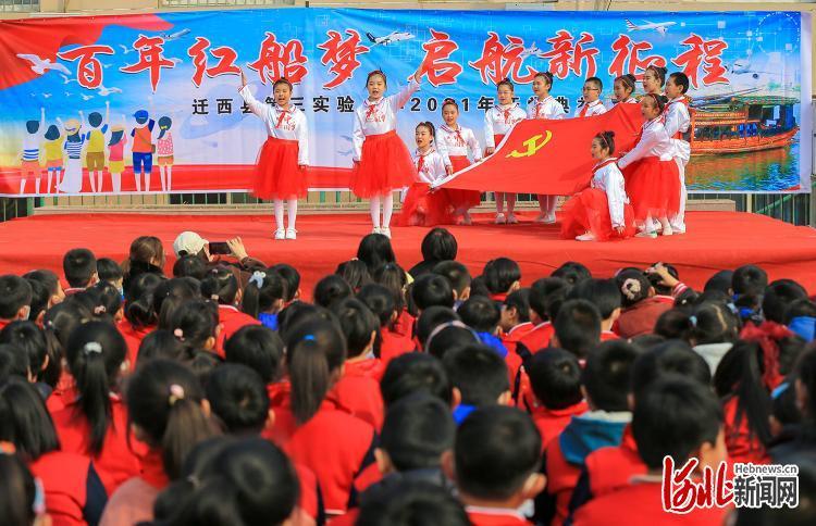 济南市莱芜陈毅中学举行福根教育基金获奖教师捐款仪式