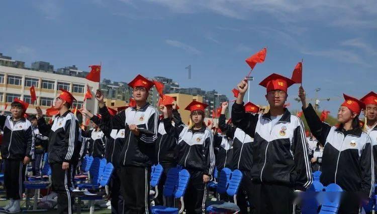 重庆、成都、武汉多地办公楼限电，各个城市还有哪些花式降暑的举措？游戏画面