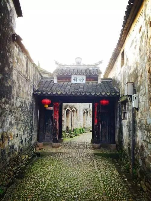 冯小刚与张艺谋：渐退与猛进